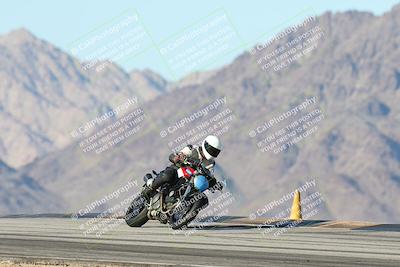 media/Dec-01-2025-Moto Forza (Mon) [[2daa91e15f]]/3-Beginner Group/Session 4 Turn 9/